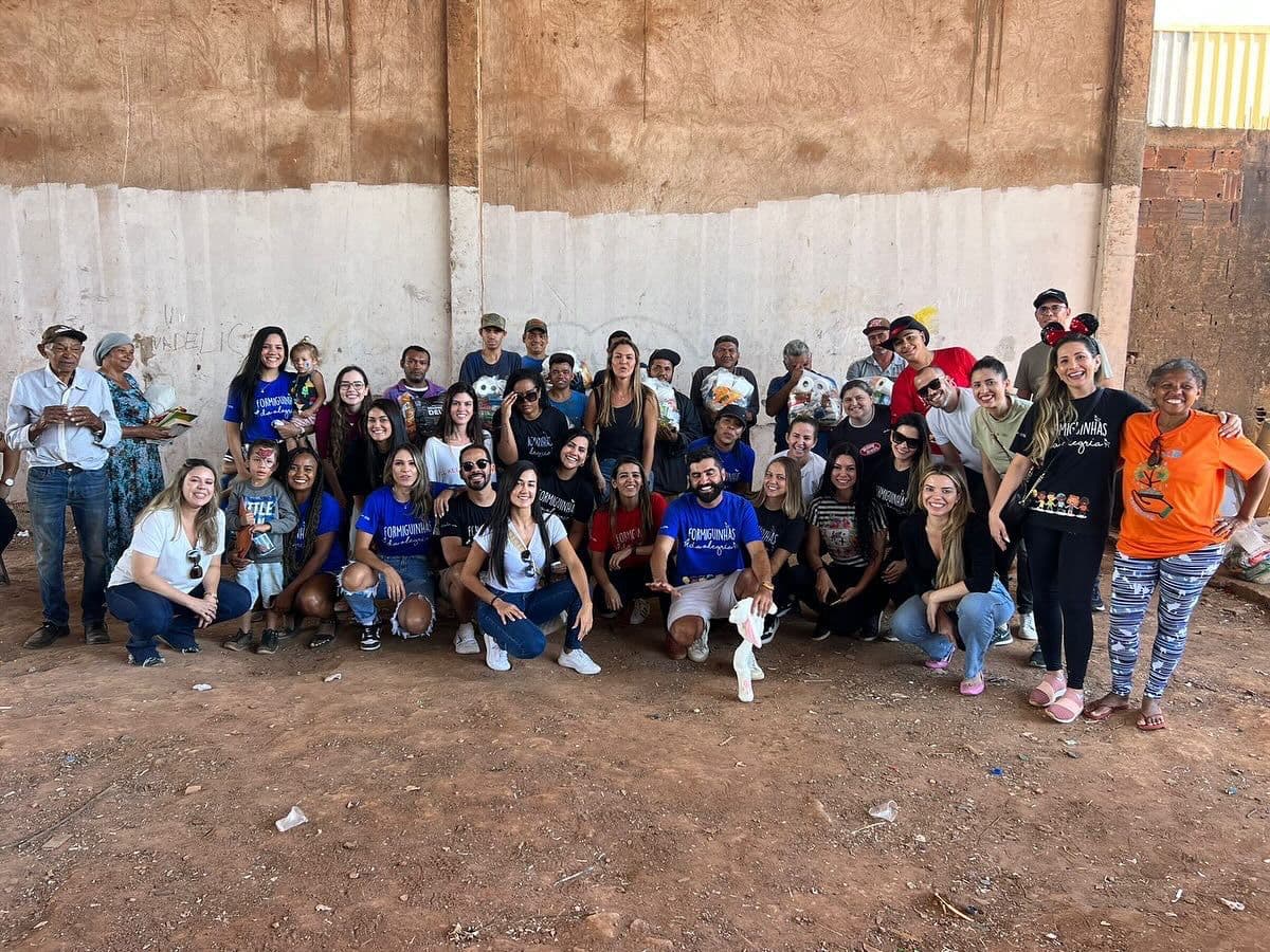 Formiguinhas da Alegria — voluntários e comunidades atendidas