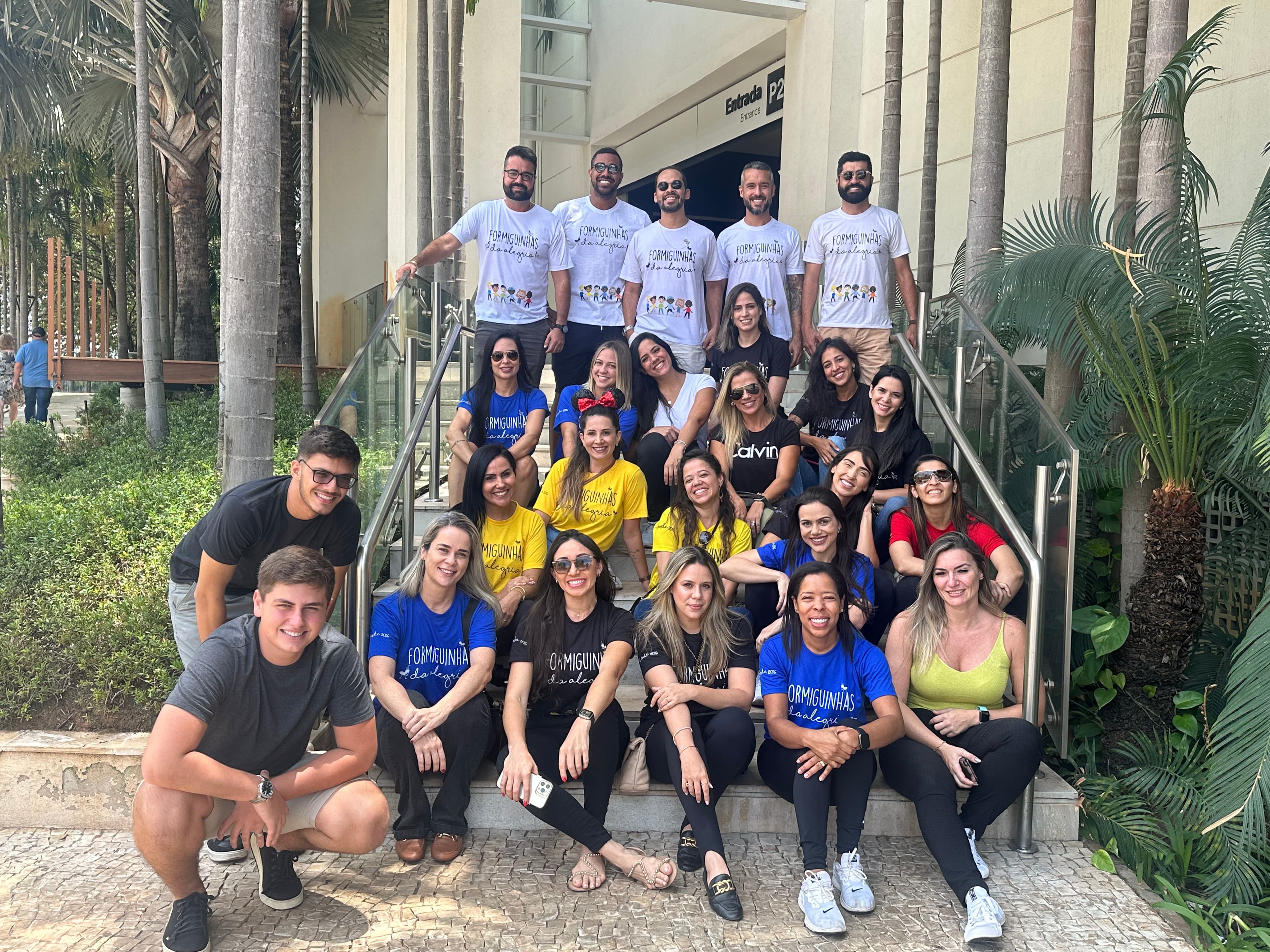 Pessoas felizes recebendo boas notícias